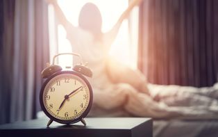 Carpe diem ! Mettez votre réveil un peu plus tôt et commencez la journée de bon pied ! Conseils de votre pharmacien en ligne pour aimer votre réveil